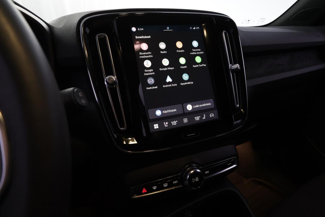 VOLVO XC40 2024