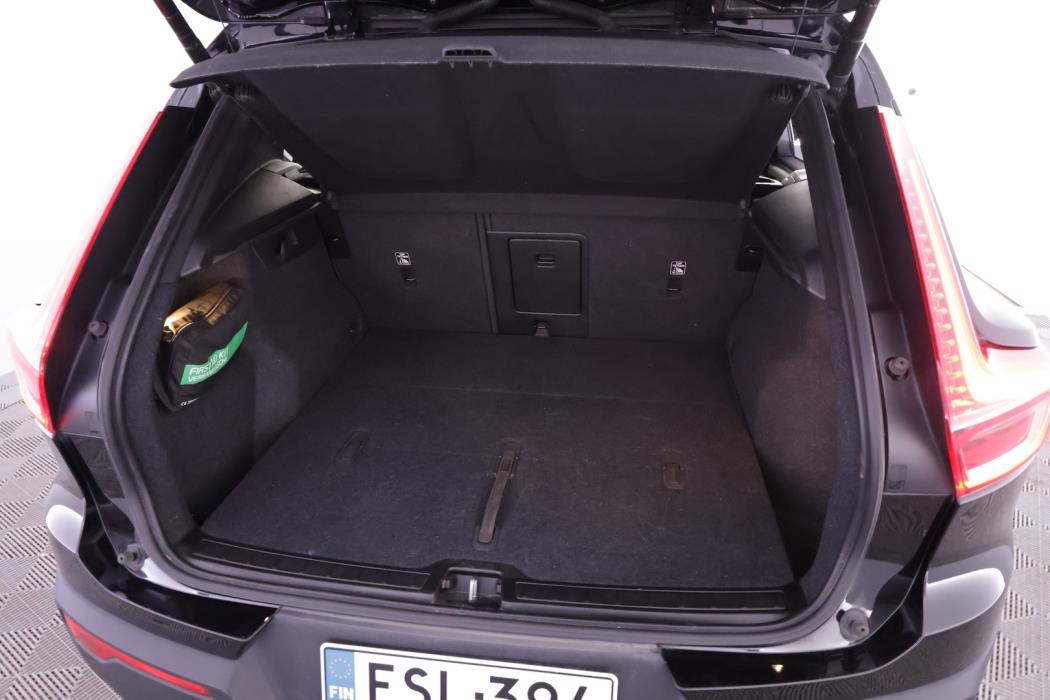 VOLVO XC40 2024