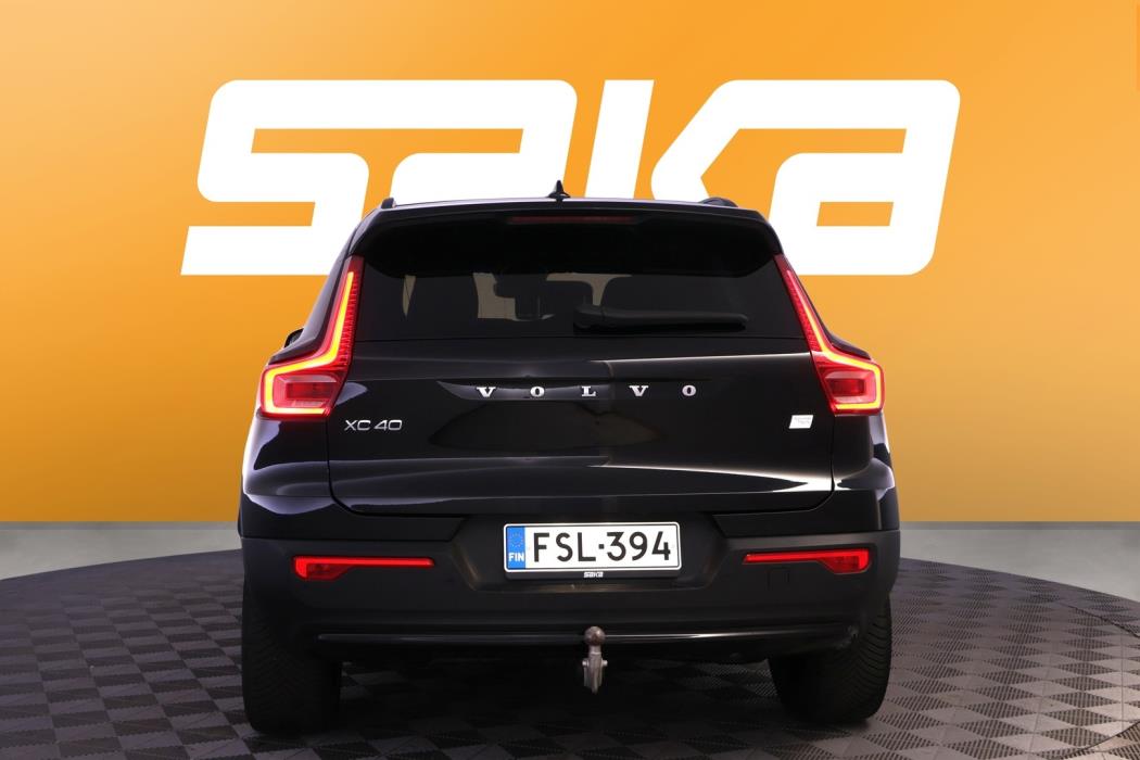 VOLVO XC40 2024
