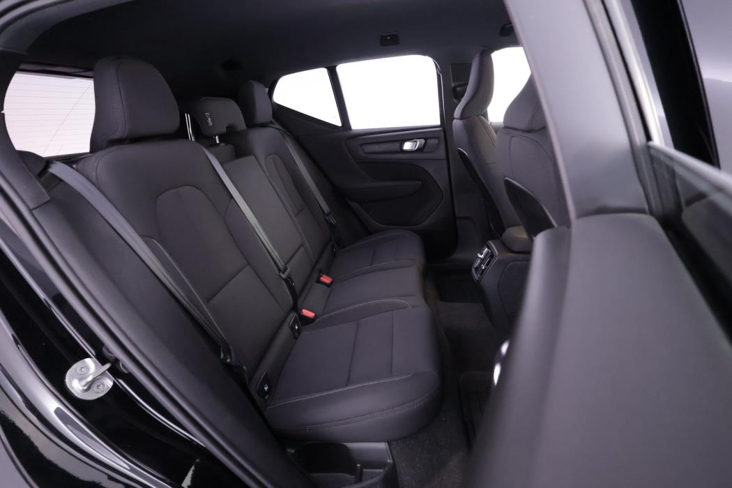 VOLVO XC40 2024