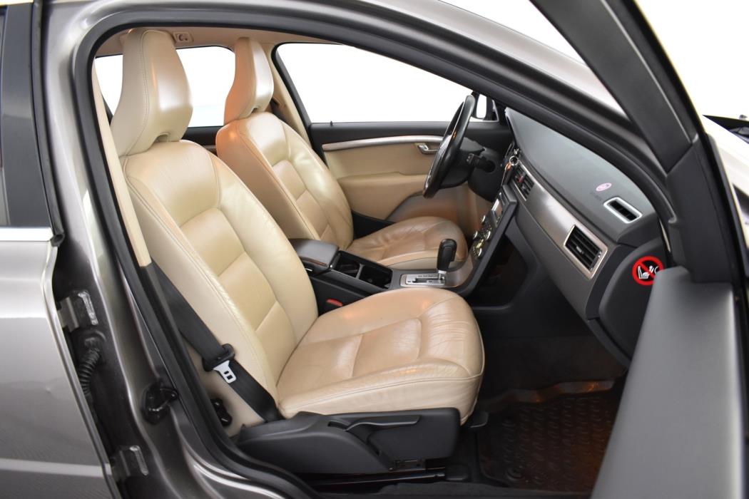 VOLVO V70 2009