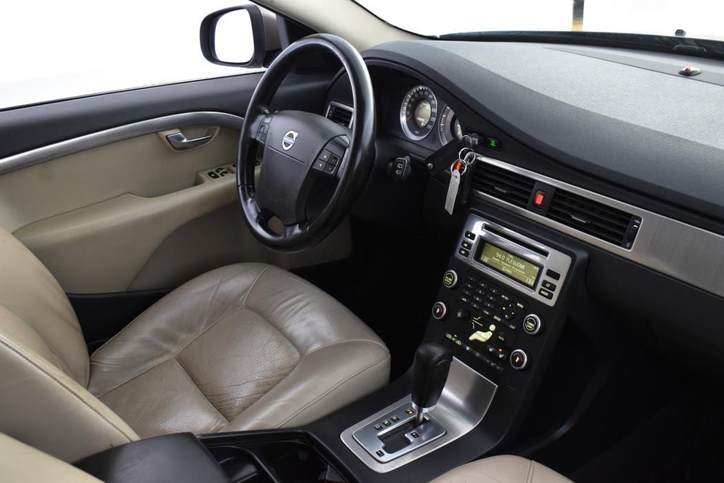 VOLVO V70 2009