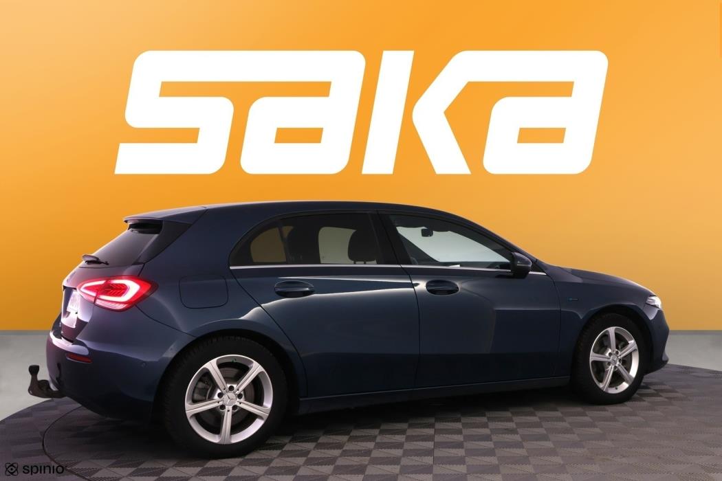 MERCEDES-BENZ A 2021