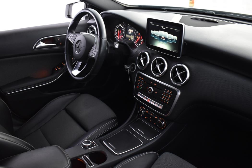 MERCEDES-BENZ A 2016