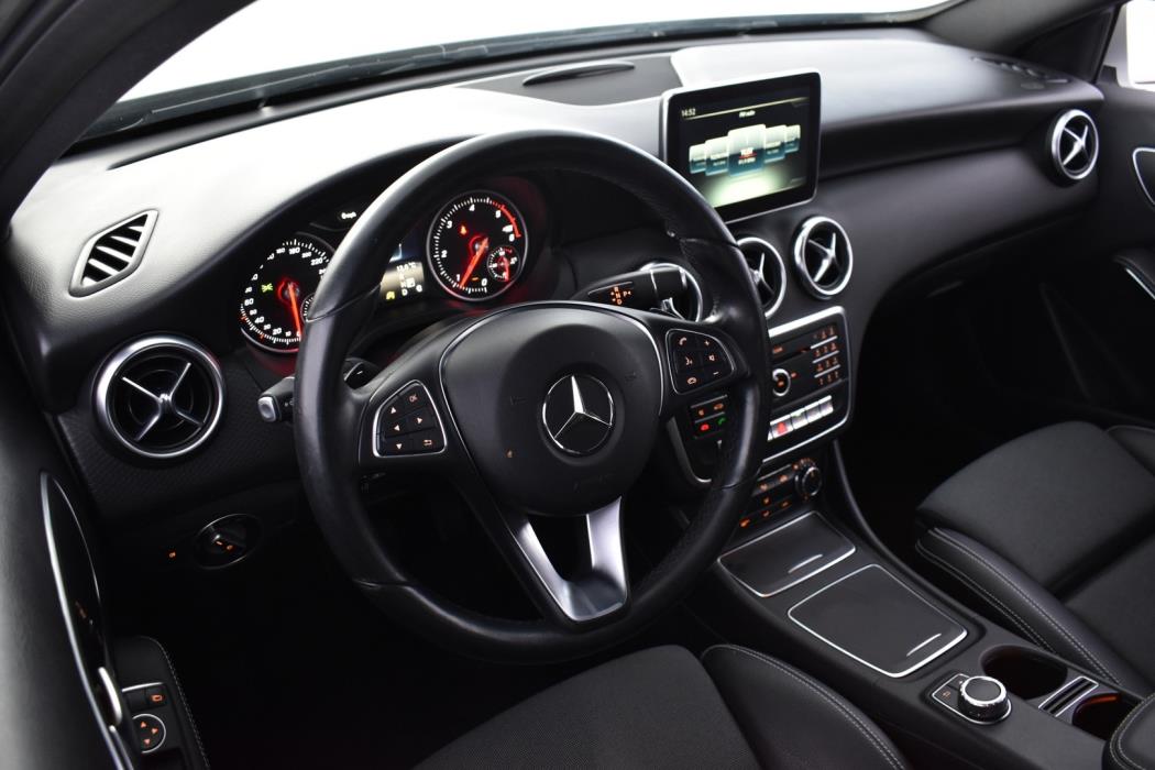 MERCEDES-BENZ A 2016