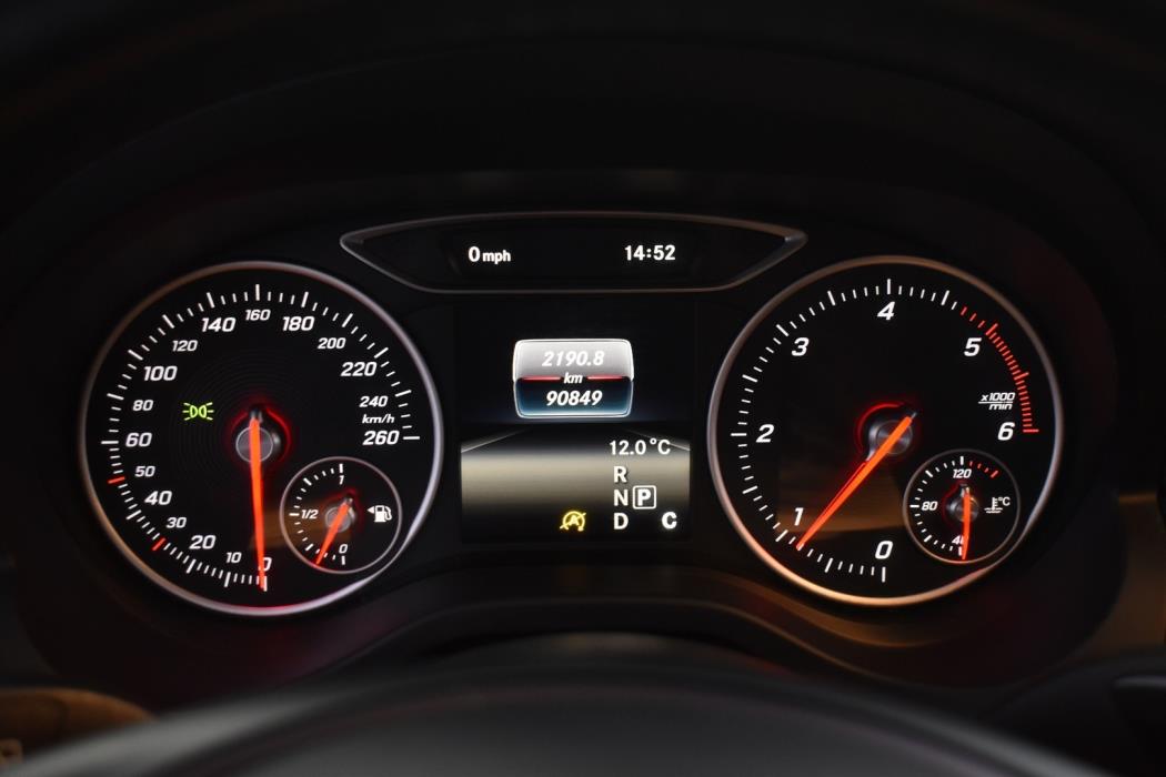 MERCEDES-BENZ A 2016