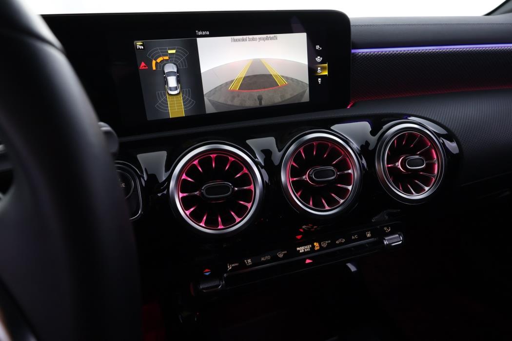 MERCEDES-BENZ CLA 2023
