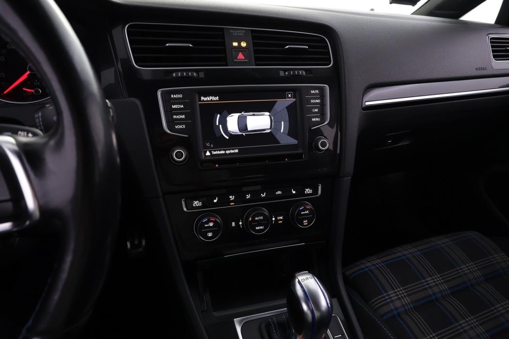 VOLKSWAGEN Golf 2016