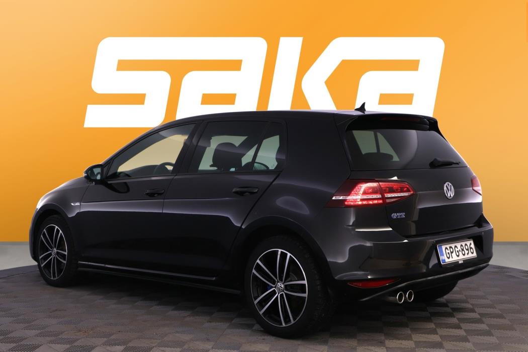 VOLKSWAGEN Golf 2016