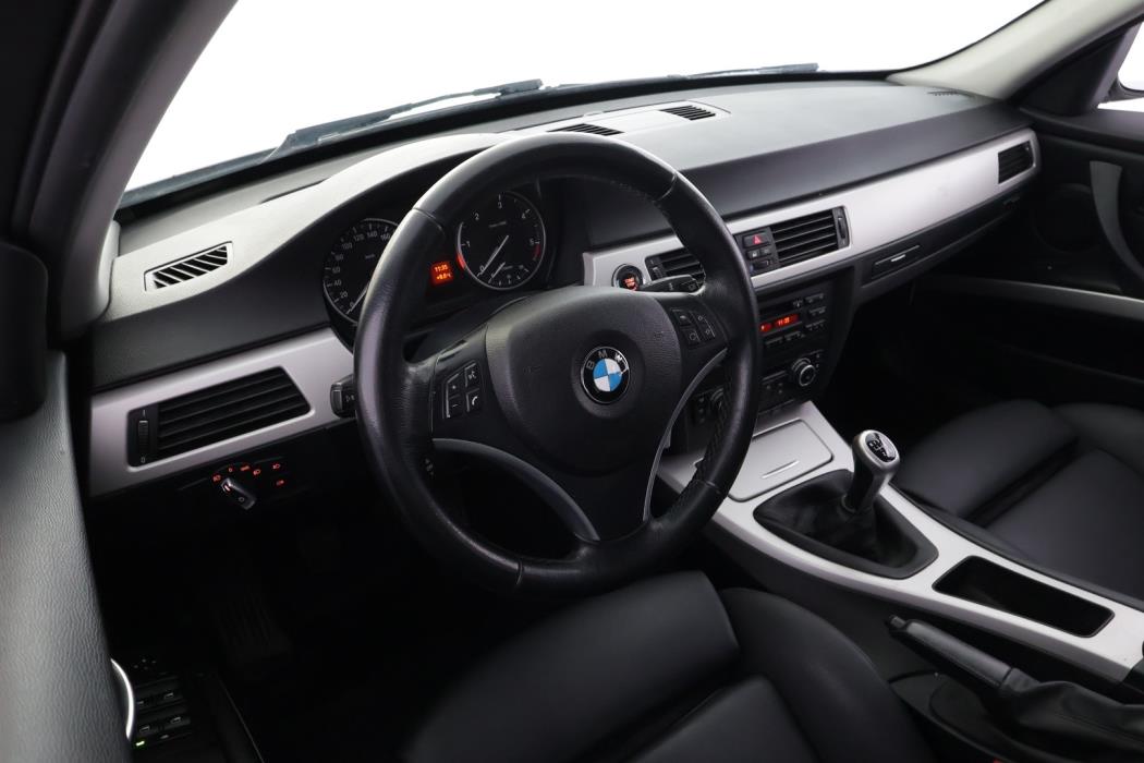 BMW 318 2010