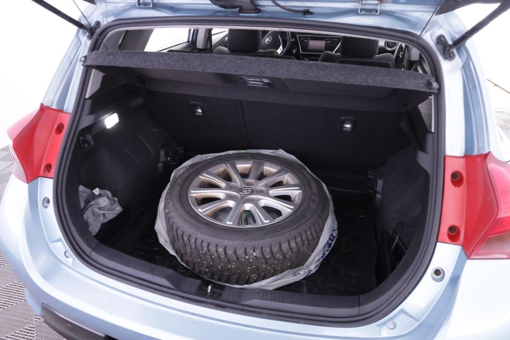 TOYOTA Auris 2013