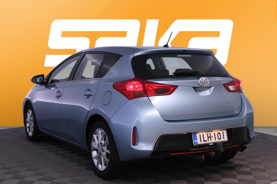TOYOTA Auris 2013