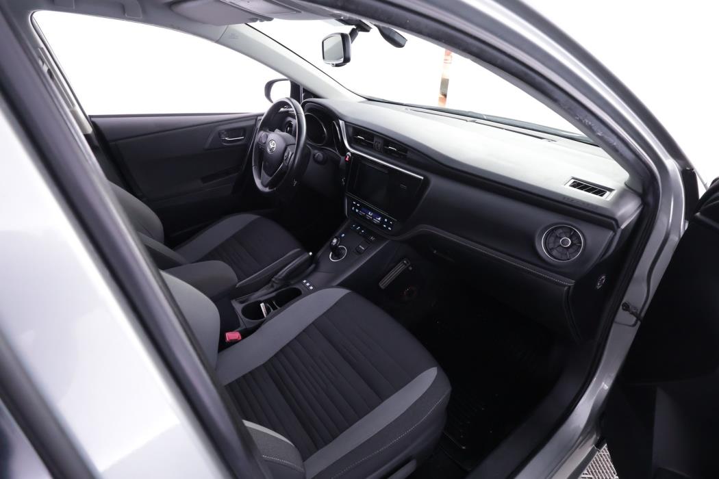 TOYOTA Auris 2016