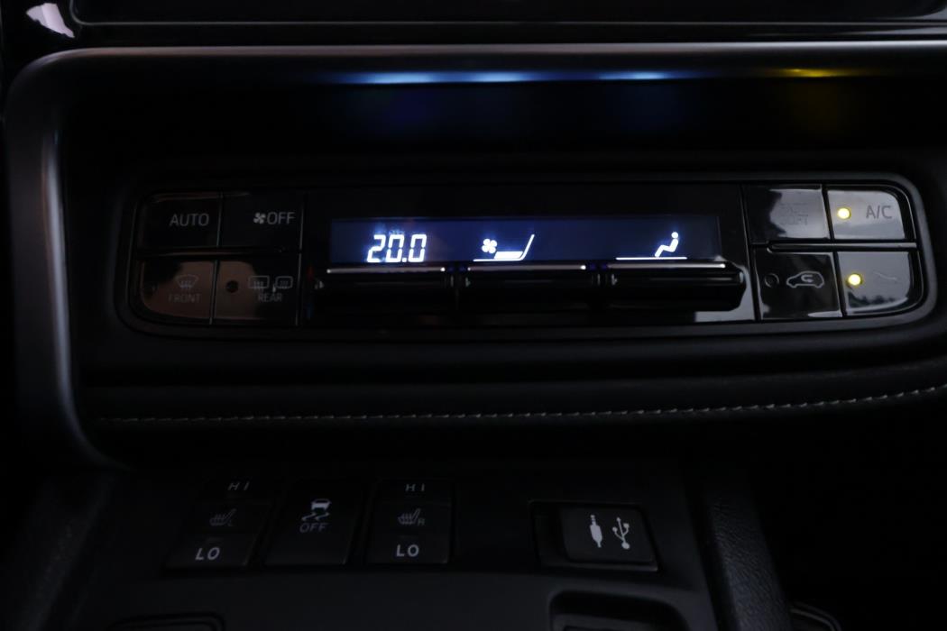 TOYOTA Auris 2016