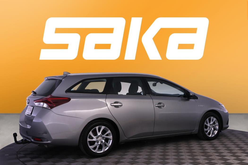TOYOTA Auris 2016