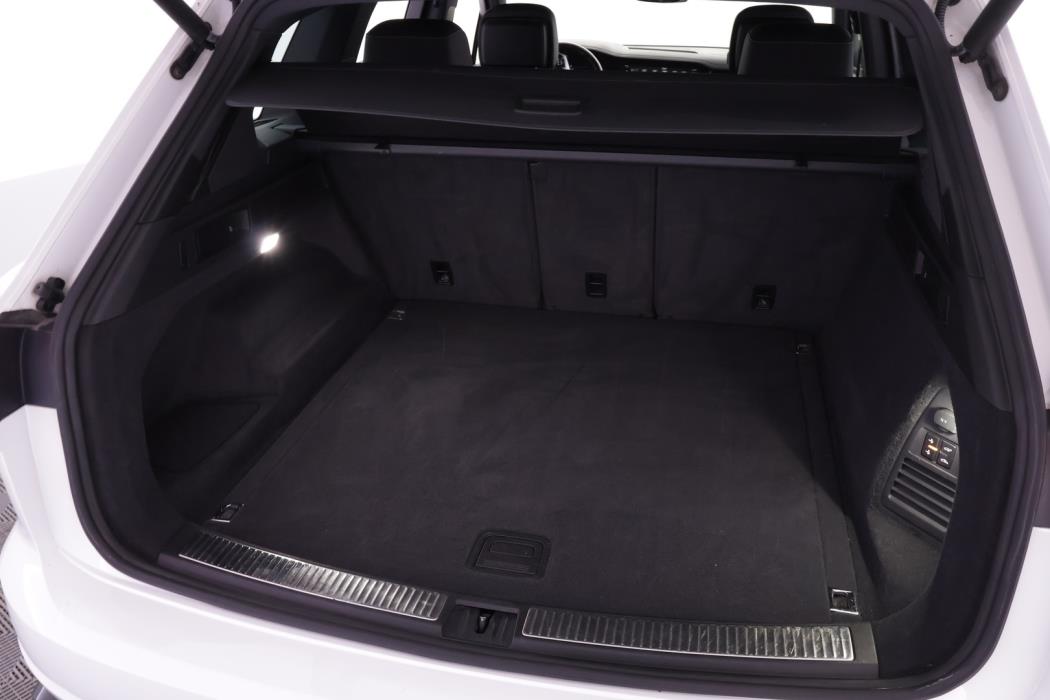 VOLKSWAGEN Touareg 2019