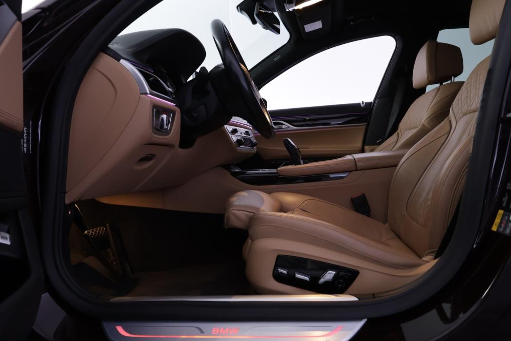 BMW 745 2020