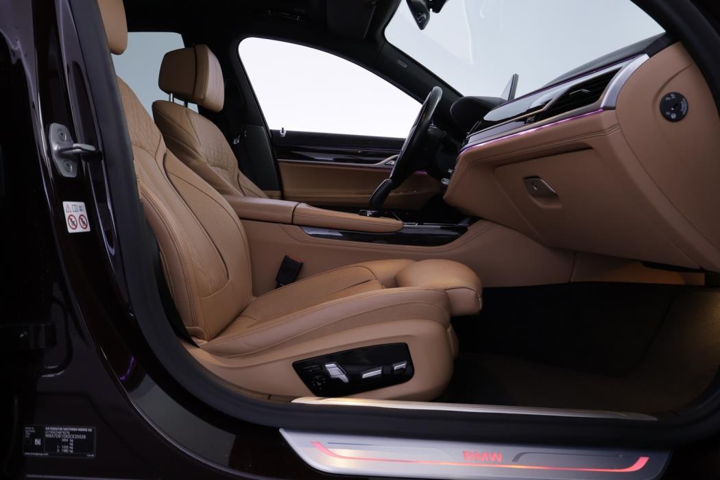 BMW 745 2020