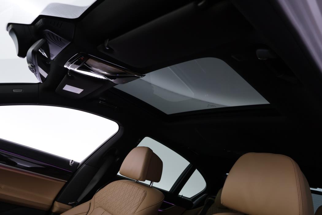 BMW 745 2020
