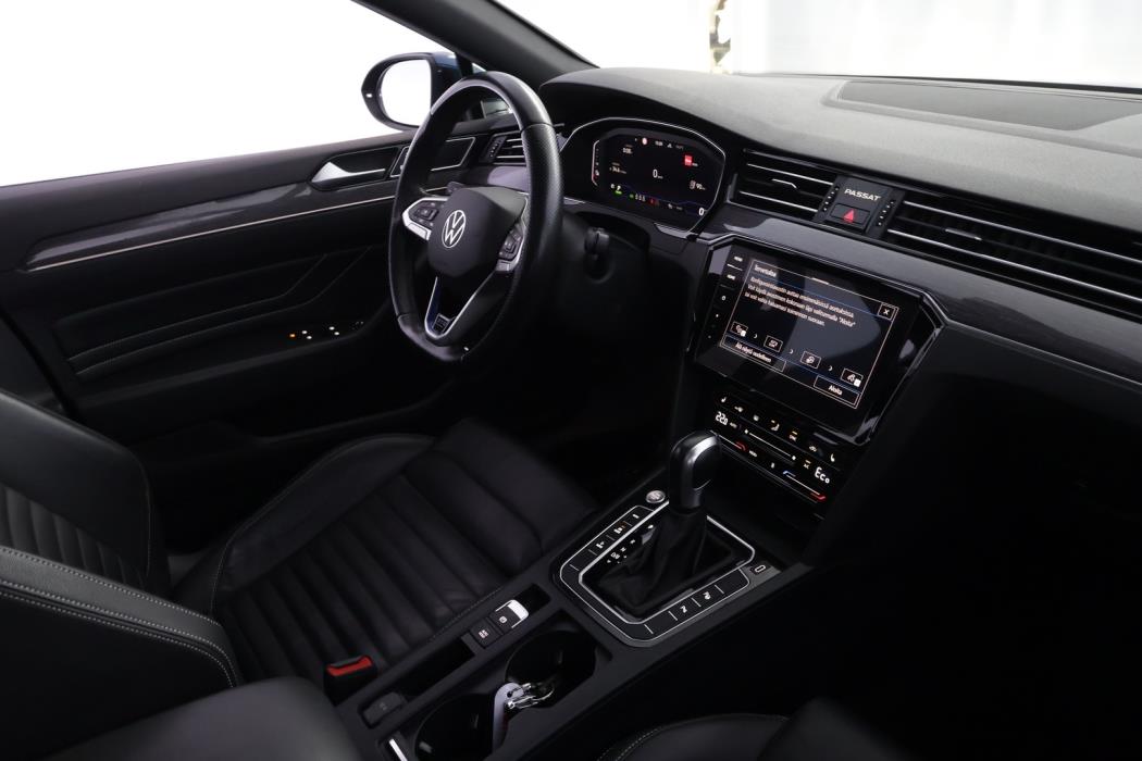 VOLKSWAGEN Passat 2022