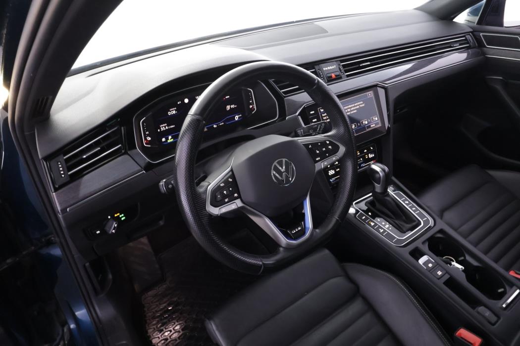 VOLKSWAGEN Passat 2022