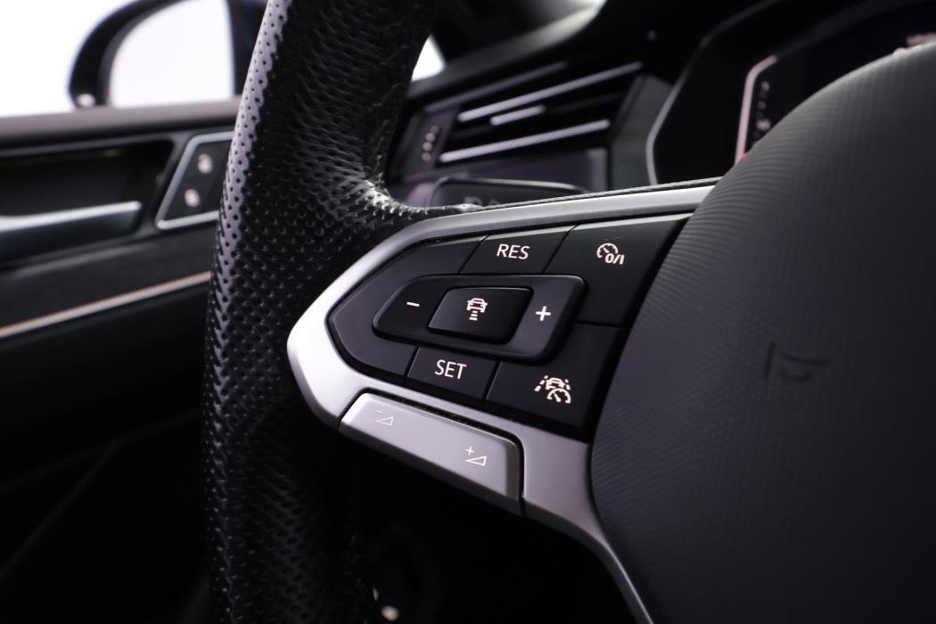 VOLKSWAGEN Passat 2022