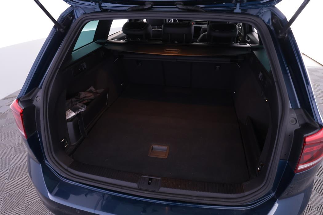 VOLKSWAGEN Passat 2022