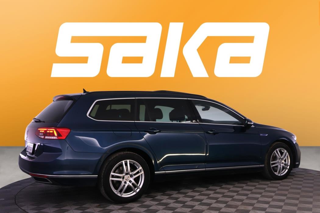 VOLKSWAGEN Passat 2022