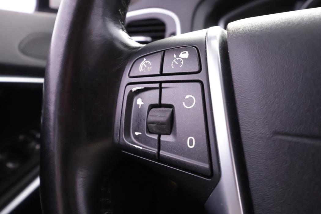 VOLVO V40 2013