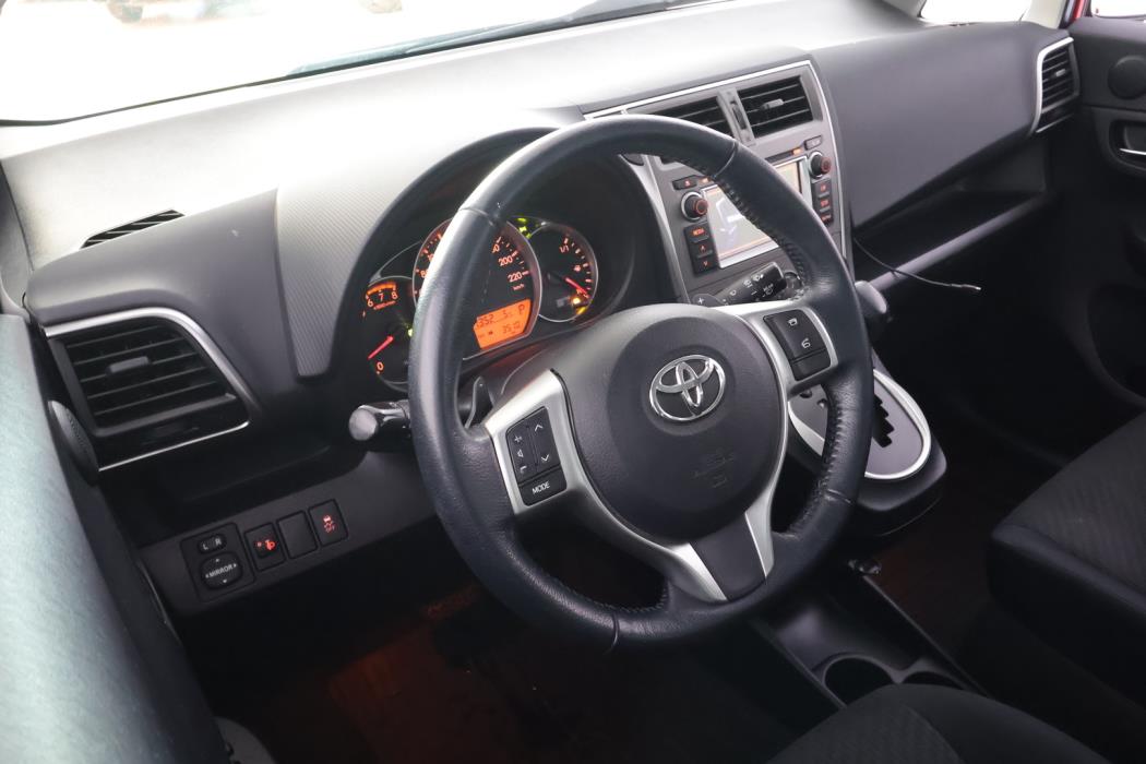 TOYOTA Verso-S 2012