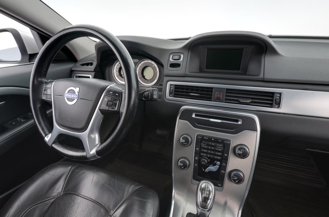 VOLVO V70 2013
