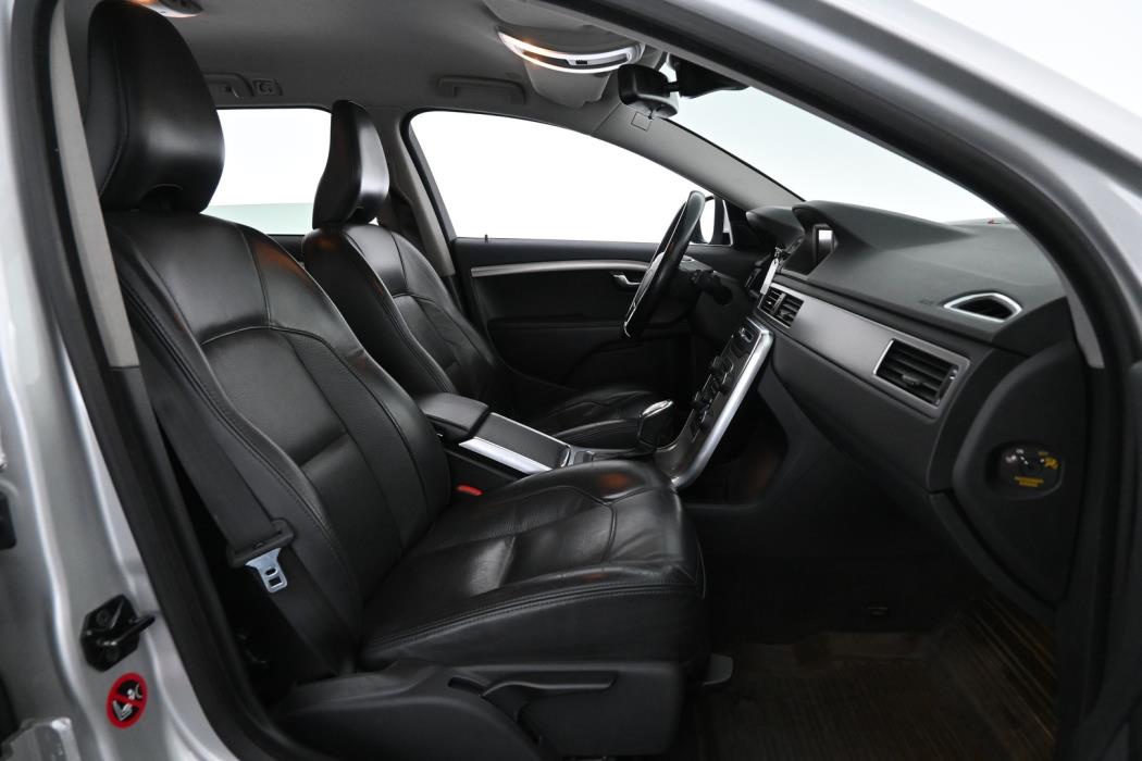VOLVO V70 2013