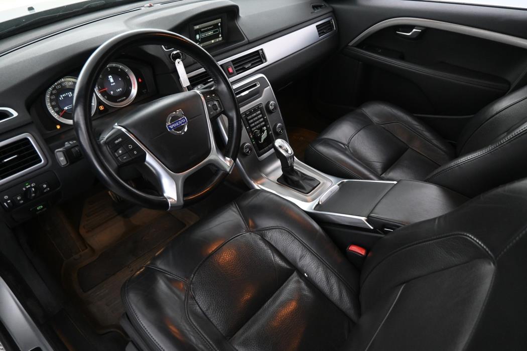 VOLVO V70 2013