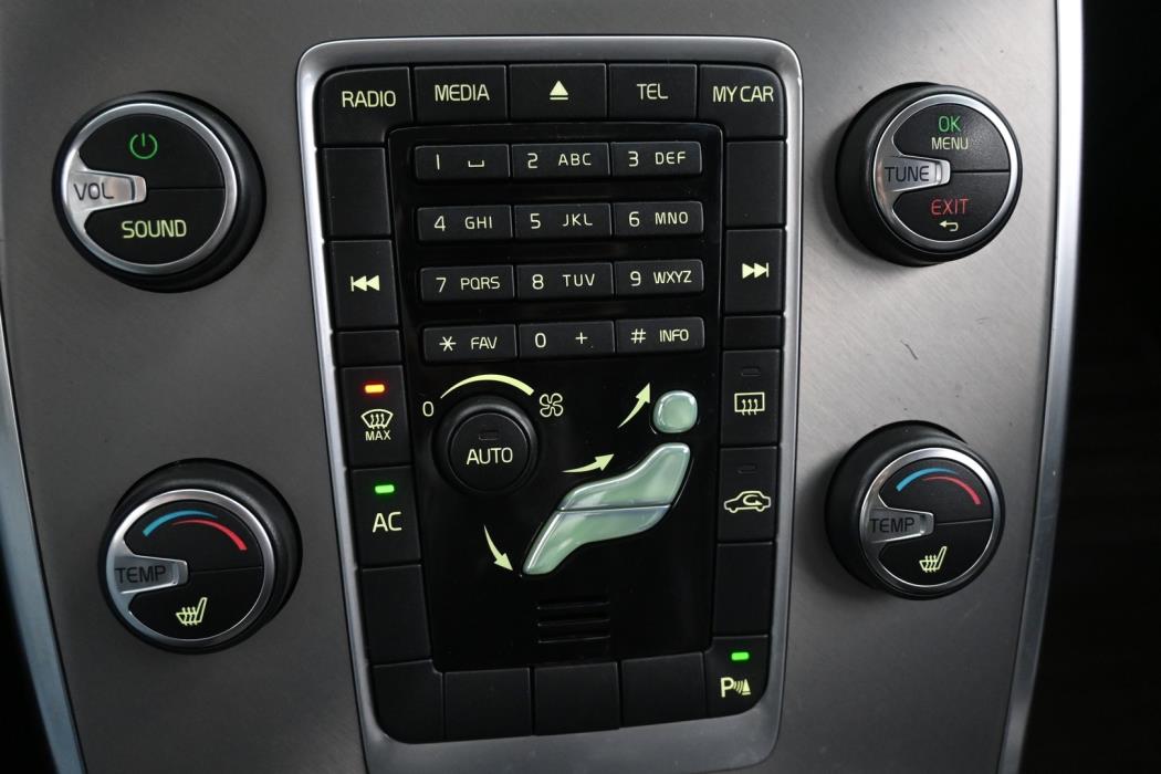 VOLVO V70 2013