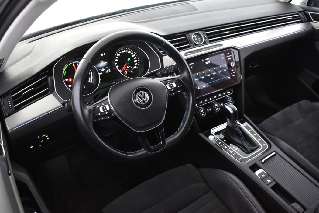 VOLKSWAGEN Passat 2019