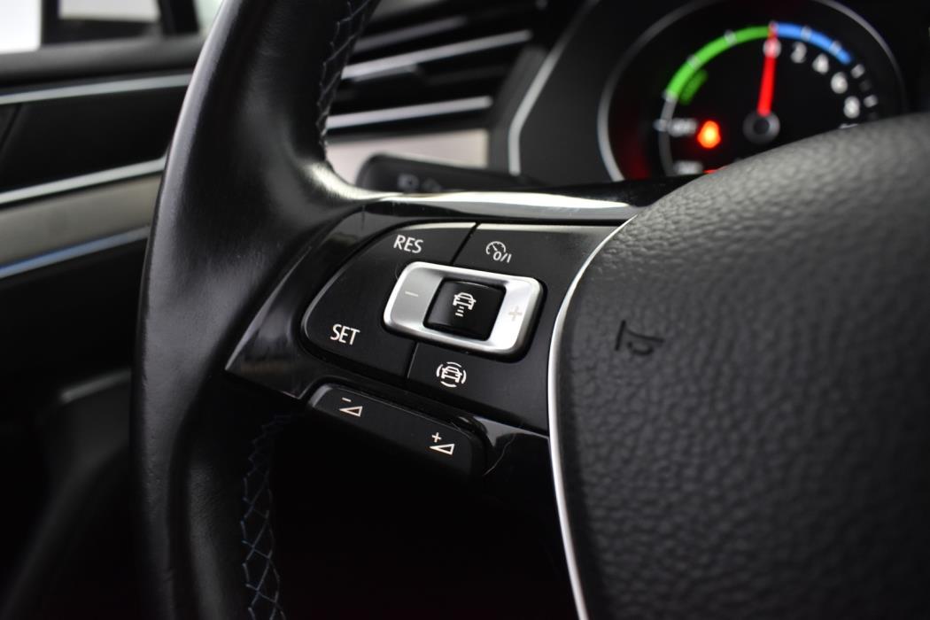 VOLKSWAGEN Passat 2019