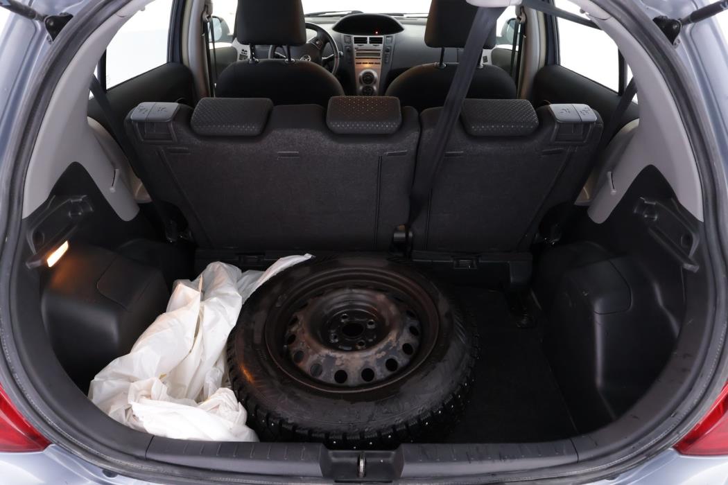 TOYOTA Yaris 2011