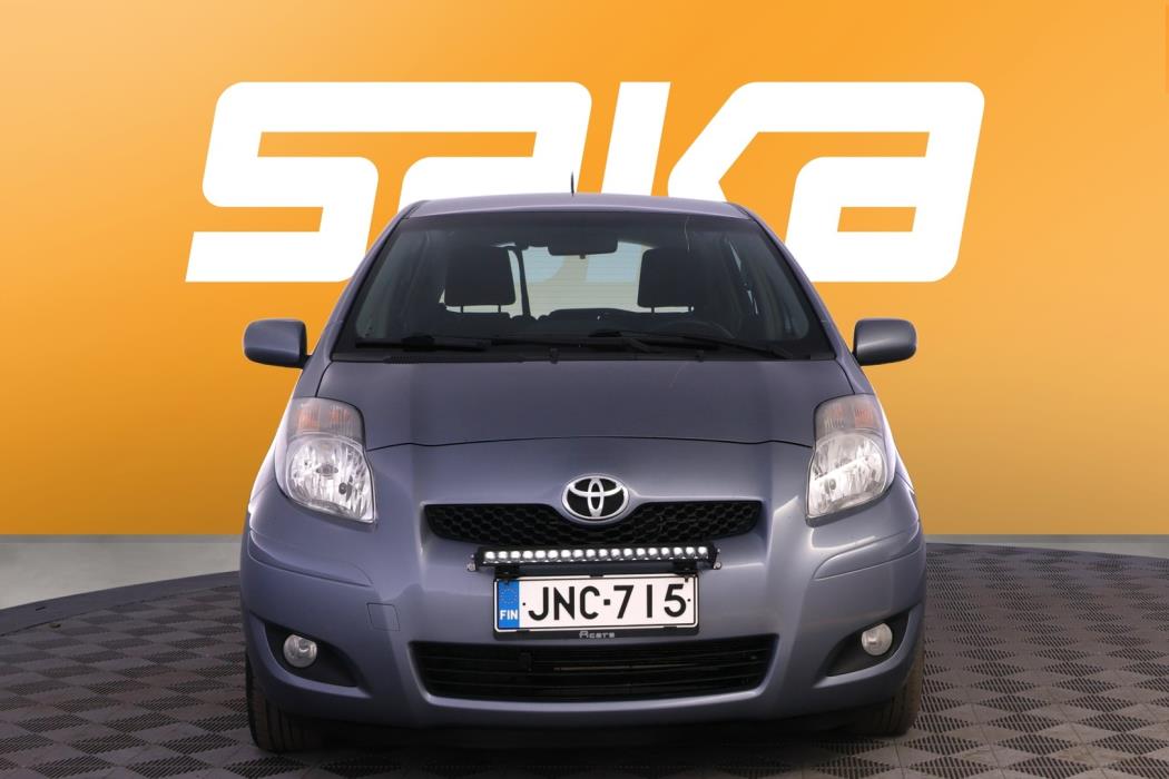 TOYOTA Yaris 2011