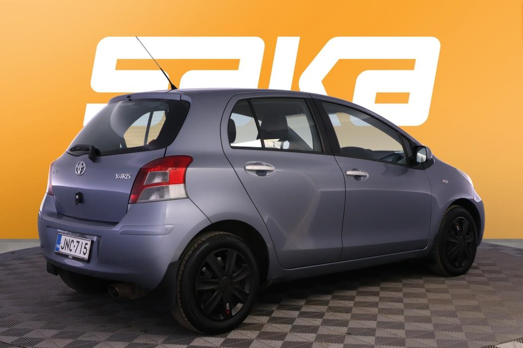 TOYOTA Yaris 2011