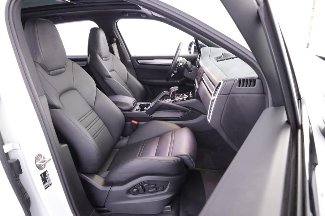 PORSCHE Cayenne 2023