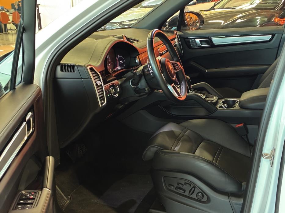 PORSCHE Cayenne 2023