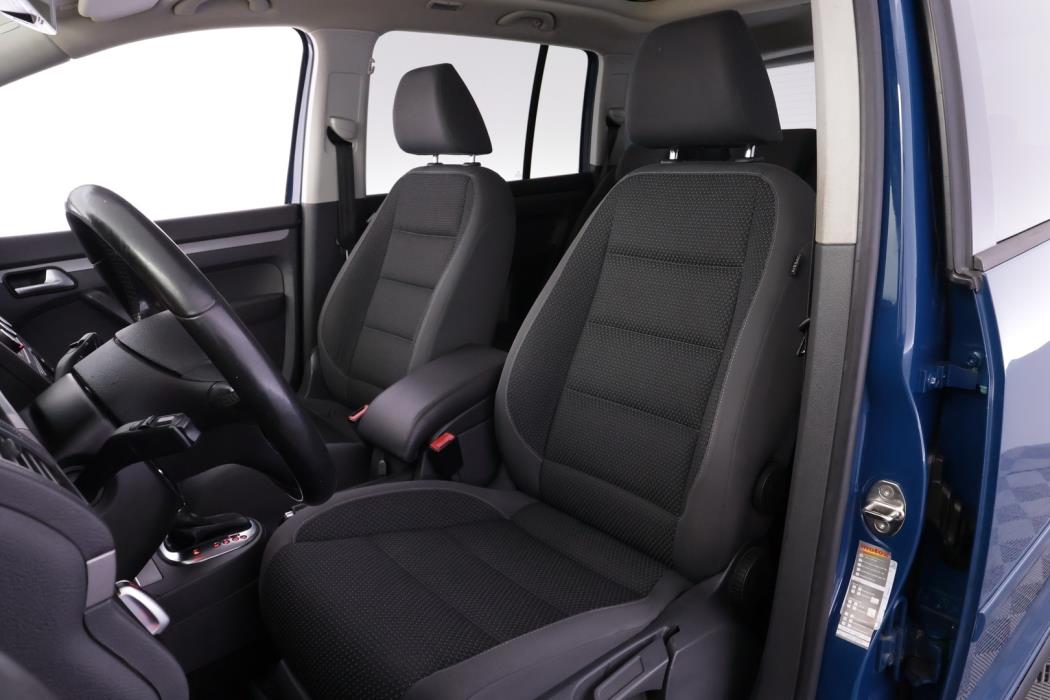 VOLKSWAGEN Touran 2012