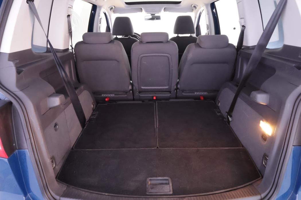 VOLKSWAGEN Touran 2012