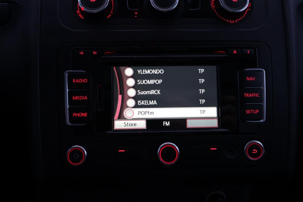 VOLKSWAGEN Touran 2012