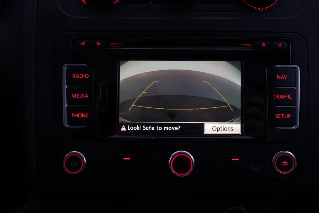 VOLKSWAGEN Touran 2012