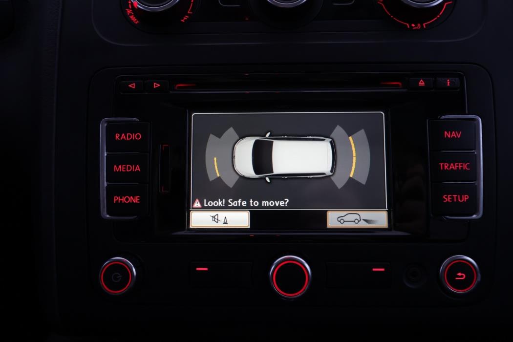 VOLKSWAGEN Touran 2012