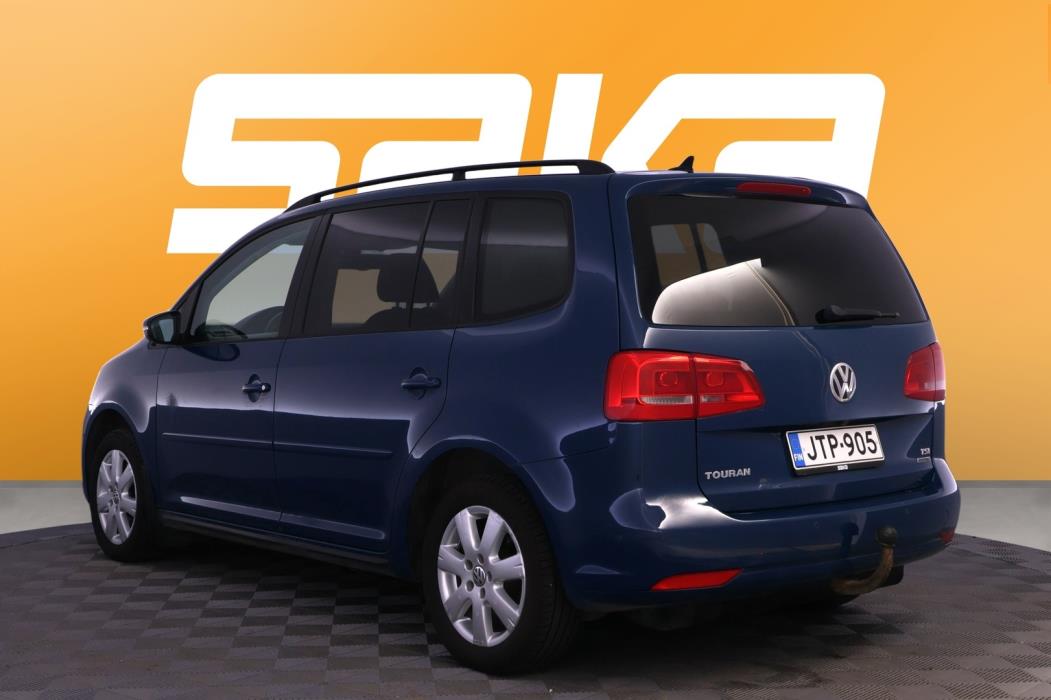 VOLKSWAGEN Touran 2012