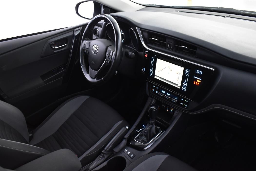 TOYOTA Auris 2016
