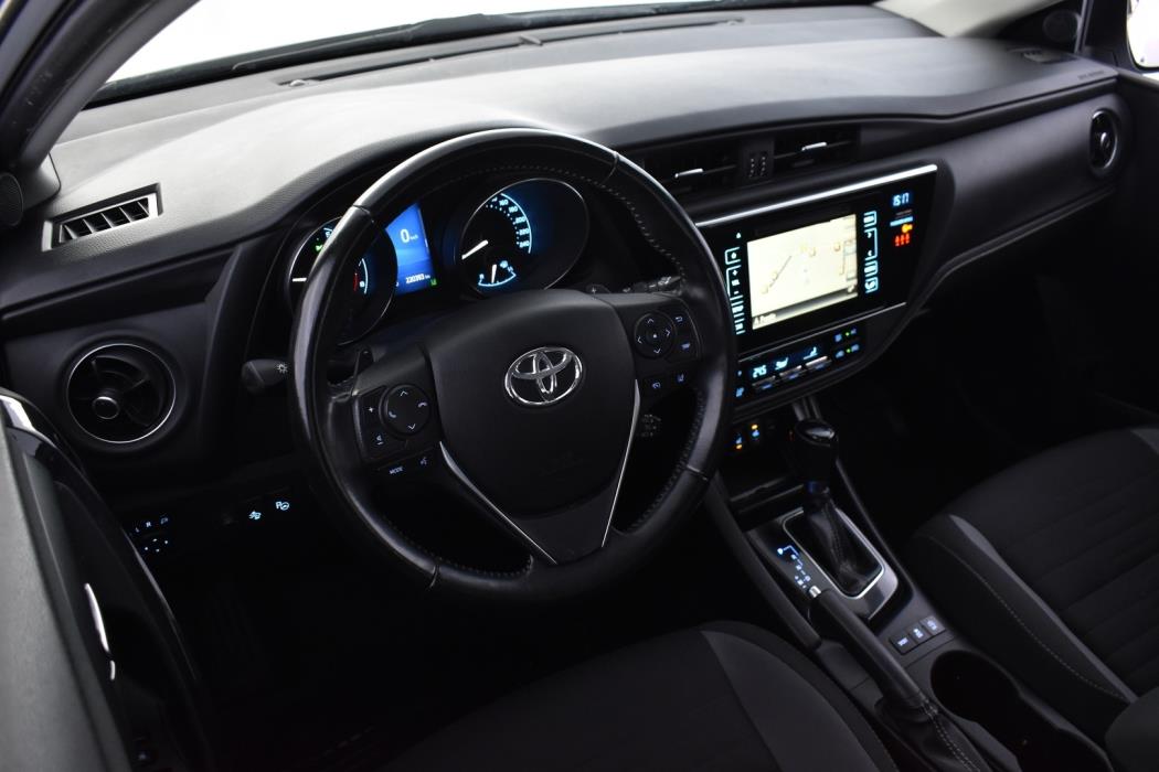 TOYOTA Auris 2016