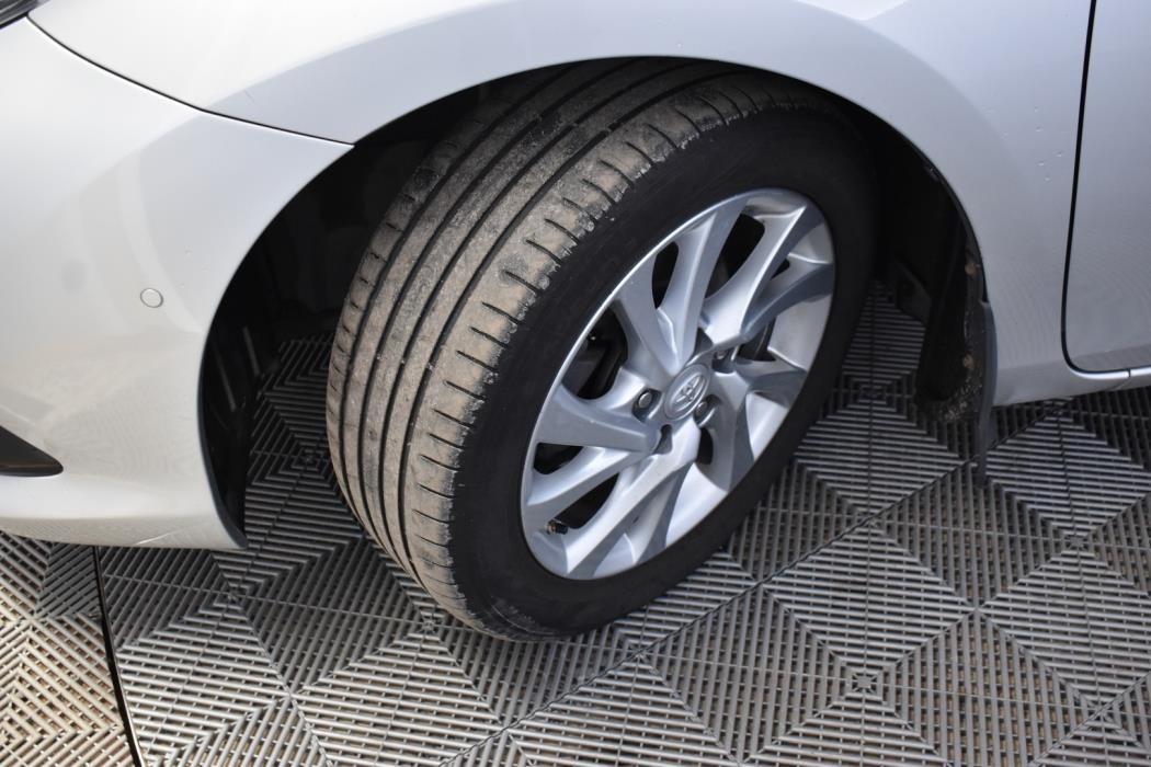 TOYOTA Auris 2016